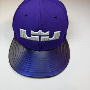 Nike True LeBron James 11 Summit Lake
Hornets Snapback Hat 637591-547
Charlotte